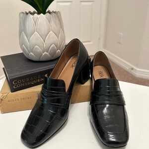 Womens’s Faux Croc Black Pumps Size 7